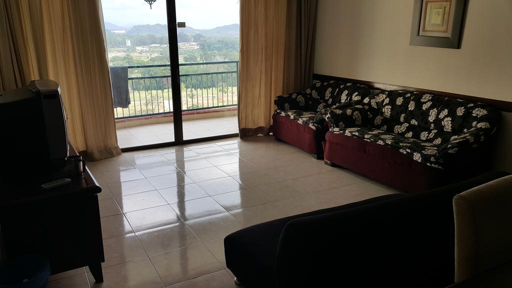 Famosa D Savoy 3-Bedroom Condo In Alor Gajah Malacca Екстериор снимка